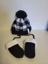 Load image into Gallery viewer, Baby Hat and Booties or Hat and Mittens
