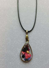 Load image into Gallery viewer, Pressed Flower Necklace for Nature Lover
