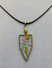 Load image into Gallery viewer, Pressed Flower Necklace for Nature Lover
