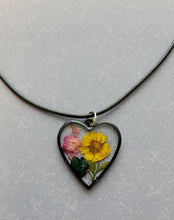 Load image into Gallery viewer, Pressed Flower Necklace for Nature Lover
