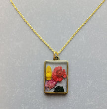 Load image into Gallery viewer, Pressed Flower Necklace for Nature Lover
